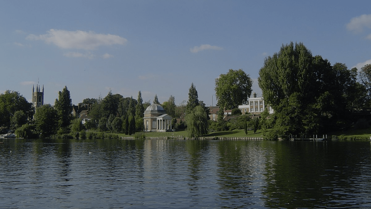 A comprehensive guide to Hampton, London history, amenities, and